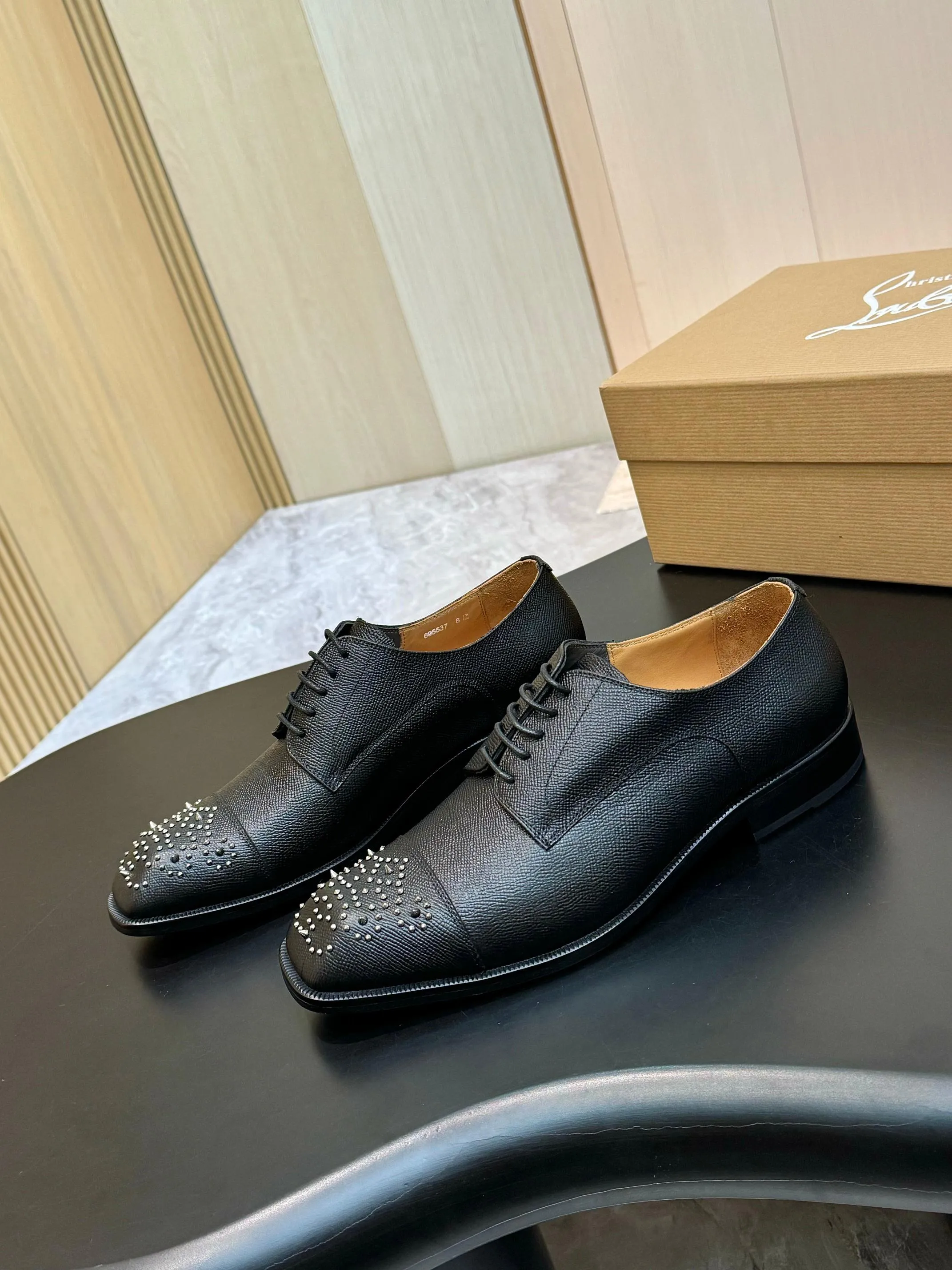 [CL red sole shoes] Top P: 1020💰 Size 39-44 (⚠️38.45.46.47 custom-made, non-returnable and non-exchangeable) 🆑High-end men's business formal leather shoes, original authentic top quality goods ••✅💯 Top original order purchasing agent! Original imported patterned cowhide ➕Imported cowhide lining ➕Cowhide feet ➕Original leather outsole~🉑️Feel free to compare the authentic ones!